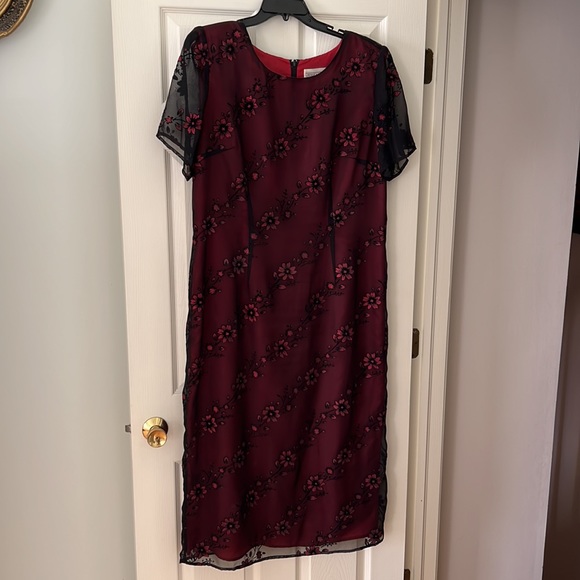 Dress - Picture 3 of 8